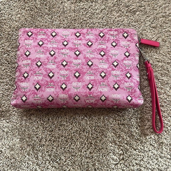 MCM PINK CLUTH / POUCH - Picture 3 of 5